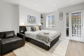 Jasmine Suite by Yielding Bricks